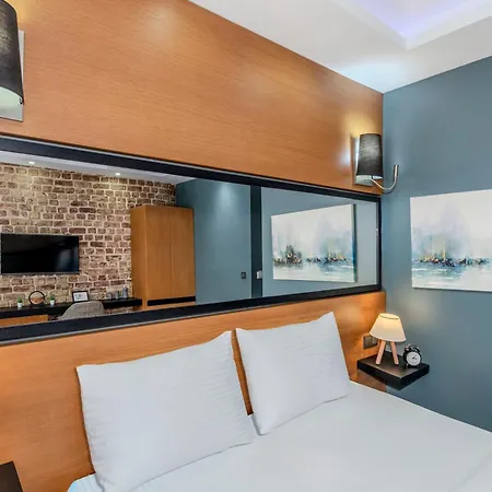 Zenia Hotel *