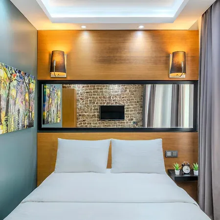 Zenia Hotel *